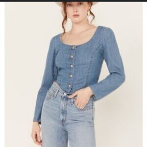 BNWT! Levi’s Zaid’s sculptural corset front blouse 🥰
